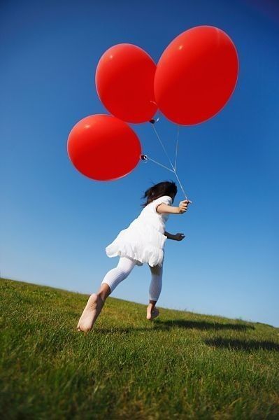 Red Balloon Photoshoot, Balloon Fashion Editorial, Balloon Editorial, Photoshoot With Balloons, Balloons Photoshoot, Balloon Photoshoot, Balloons Photography, Beautiful Balloons, House Of Balloons