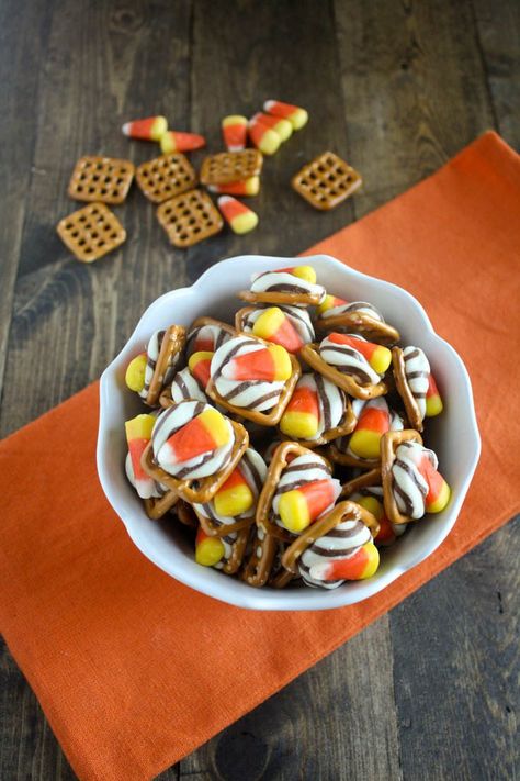 These candy corn pretzel bites are the perfect way to use up leftover candy. Everyone will love the sweet and salty combination of these little bites! Leftover Halloween Candy Recipes, Halloween Candy Recipes, Pretzel Bites Recipes, Pretzel Treats, Leftover Candy, Leftover Halloween Candy, Fall Dessert Recipes, Fall Treats, Halloween Desserts