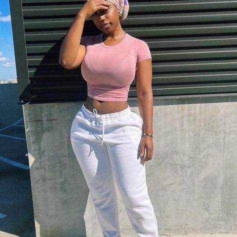 Uche Mba, Famous Instagram Models, Black Chyna, Baddie Fits, Super Human, Ripped Jean, White Jeans, White Shorts, Black Women