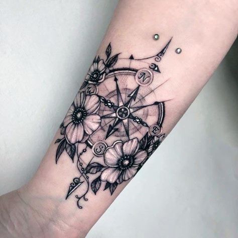 Vintage Compass Tattoo, Compas Tattoo, Mandala Compass Tattoo, Feminine Compass Tattoo, Compass Tattoo Meaning, Compass Tattoo Design, Floral Tattoo Sleeve, Forearm Tattoo Women, Tattoo Designs For Girls