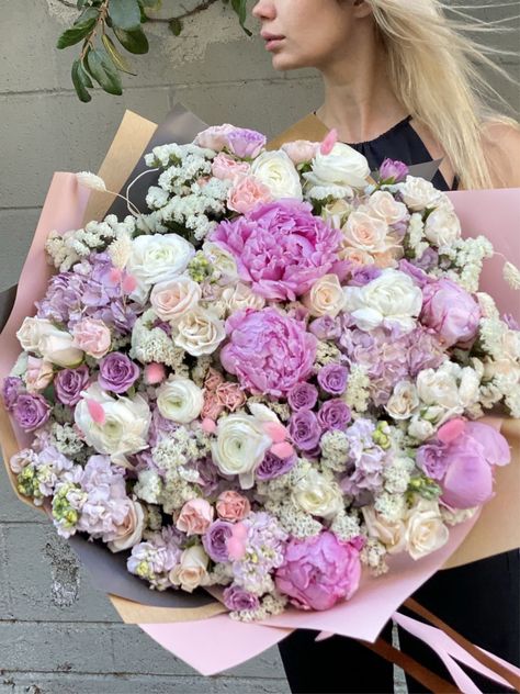 3333 - Los Angeles Florist - Pink Clover Spring Rose Bouquet, Peonies Bouquet Aesthetic, Peonies And Roses Bouquet, Purple White Bouquet, Huge Bouquet Of Flowers, Easter Roses, Garden Roses Bouquet, Bouquet With Peonies, Bouquet Of Peonies