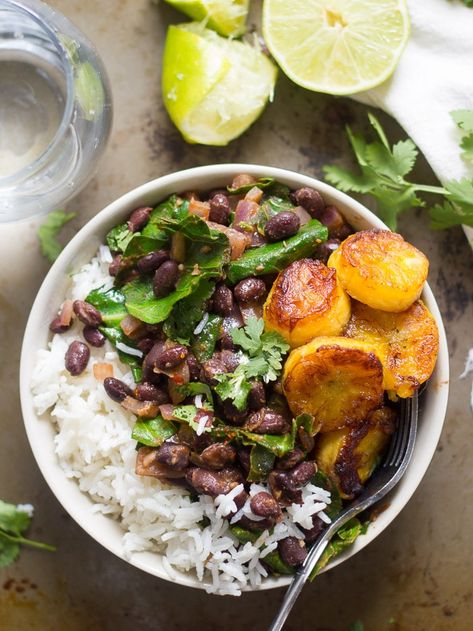 Cuban Black Beans and Rice with Collards and Plantains - Connoisseurus Veg Beans And Plantains, How To Cook Collards, Cuban Rice, Cuban Black Beans, Rice Recipes Vegan, Collard Greens Recipe, Black Beans And Rice, Vegan Rice, Rice Beans