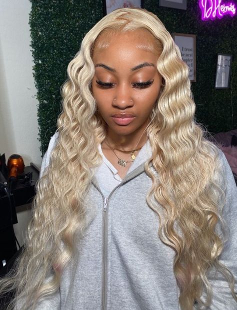 Blonde Wig With Crimps, Miraculous Hairstyles, Wig With Crimps, Middle Part Blonde Wig, Middle Part Blonde, Lace Front Wigs Color, Lace Front Hairstyles, Front Hairstyles, Hair Influencer