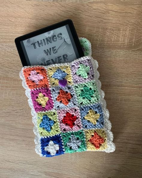 Knit Kindle Sleeve, Granny Square Kindle Case, Kindle Case Crochet Pattern, Granny Square Laptop Sleeve, Book Sleeve Crochet Granny Square, Kindle Sleeve Crochet Pattern, Crochet Granny Square Book Sleeve, Crochet Kindle Sleeve Pattern, Kindle Crochet Case