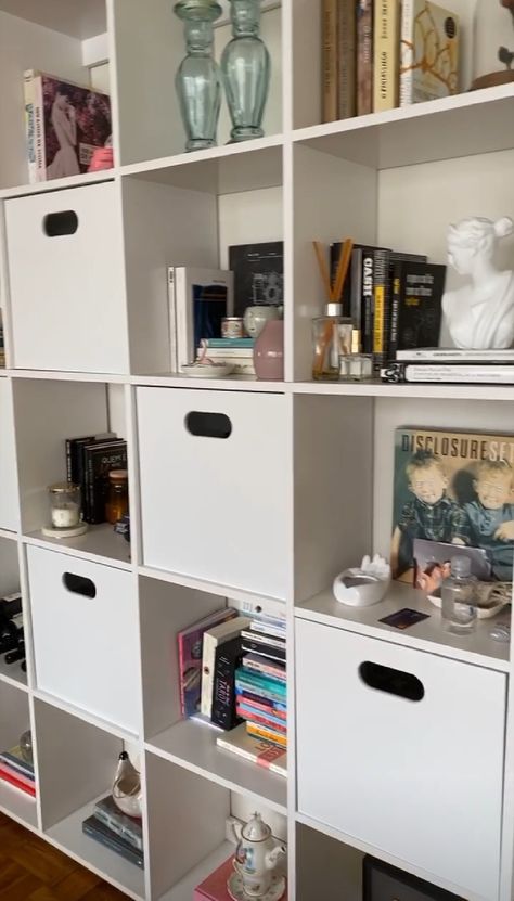 Ikea Cube Shelves, Shelving Unit Bedroom, Ikea Cubes, Vibe Rooms, Shelf Decor Bedroom, Cube Unit, Cube Shelves, Old Room, Apartment Decor Inspiration