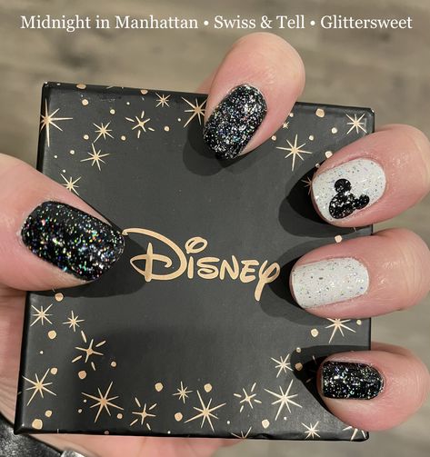 New Year Disney Nails, Disney Nails Pedicure, Gray Disney Nails, Disney Nails New Years, Disney Nails Classy, Sparkle Disney Nails, New Years Disney Nails, Disney Sparkle Nails, Black And White Mickey Nails