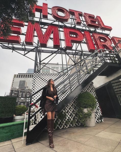 Empire Hotel on Instagram: “Escape to the Empire ✨ #empirehotel #manhattan #staycation #newyorkcity #travel #boutiquehotel 🎥: @bryvisuals” Empire Hotel Nyc, Staycation Hotel, Empire Hotel, Airport Look, East Side, Gossip Girl, Empire State Building, Boutique Hotel, Maybelline