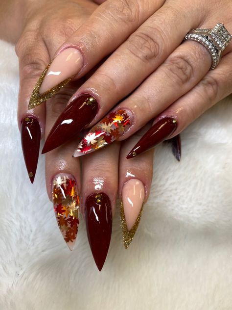 Red Nails With Leaves, Thanksgiving Stilleto Nails, September Almond Nails Designs, Encapsulated Nails Fall, Fall Stellio Nails, Maroon Thanksgiving Nails, Fall Wedding Nails For Bride Burnt Orange, Thanksgiving Nail Inspo Almond, November Stiletto Nails