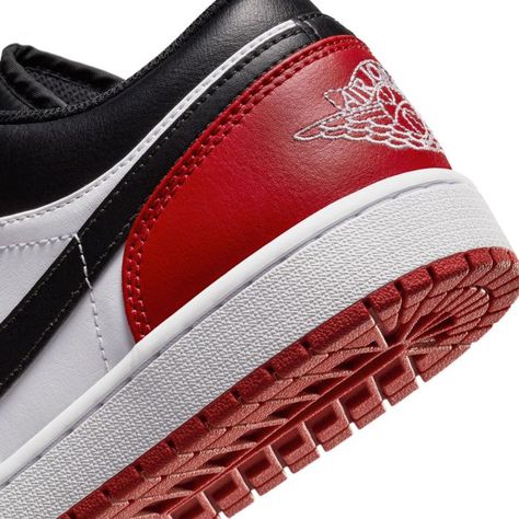 Jordan 1 Low Bred, Jordan 1 Low White, Sneaker Shop, Jordan Model, Air Jordan 1 Low, Jordan 1 Low, Black Laces, Chicago Bulls, Air Jordan 1