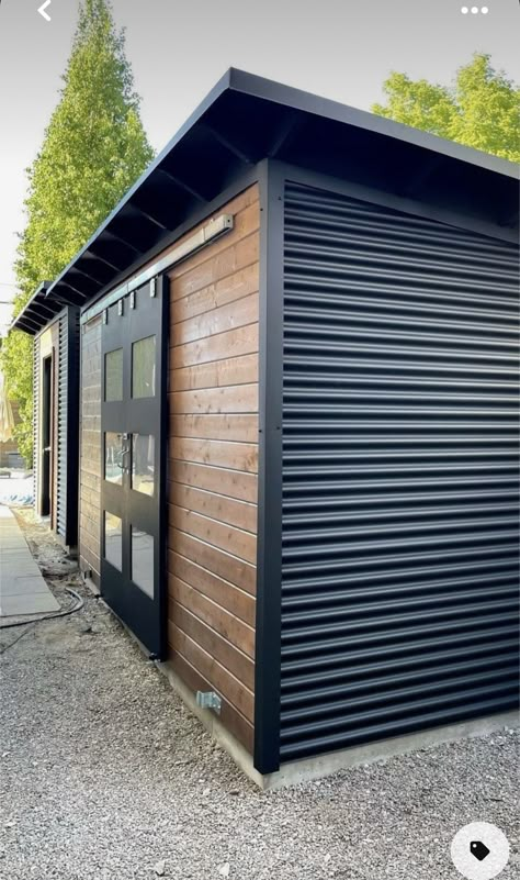 Building A Wooden House, Cool Sheds, Sas Entree, Backyard Escape, Building A Storage Shed, Metal Building Designs, Shed Office, Backyard Storage Sheds, Studio Cabin