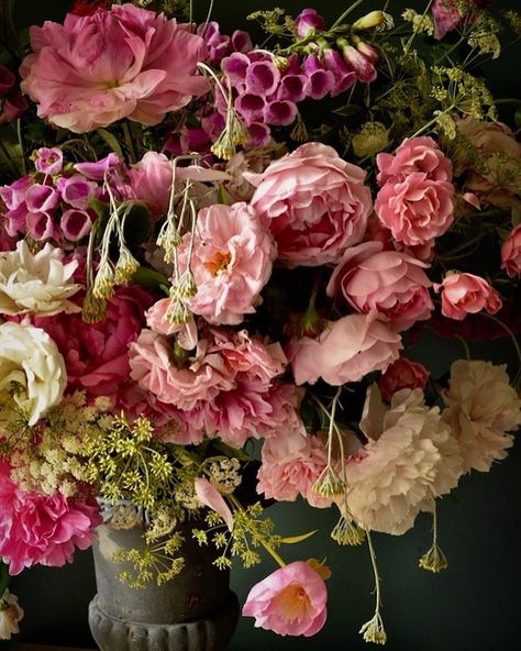 MY STYLISH FRENCH BOX on Instagram: “A beautiful bouquet for your Sunday 💐  Hoping everyone had a restful weekend! #boquet #sundayflowers #freshflowers #endoftheweekend…” French Flower Market Aesthetic, Floral Reference, Sharon Santoni, My French Country Home, Floral Boutique, Dutch Masters, Prettiest Bouquet, Painting Pictures, French Flowers