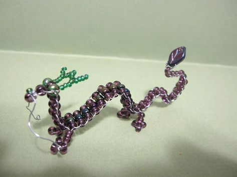 Pony Bead Dragon, Bead Dragon, Beaded Dragon, Pony Bead Animals, Pony Bead Projects, Pony Bead Crafts, Seed Bead Crafts, Pony Bead Patterns, Bead Charms Diy