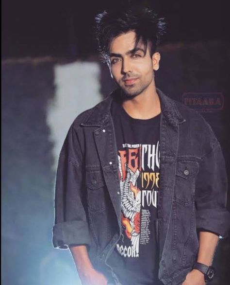 Harrdy Sandhu, Hardy Sandhu, Best Pic, Bike Pic, Start A Blog, Bollywood Actors, Indian Designer Wear, Photoshoot Poses