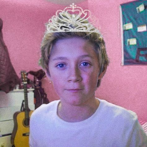 Niall Horan Birthday, Birthday Icon, Niall Horan, Icon Pack, Follow Me, Crown Jewelry, Crown, On Twitter, Birthday