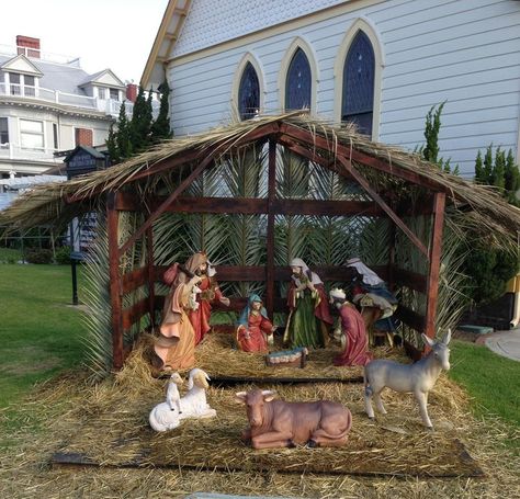 Christmas Nativity Scene Diy, Nativity House, Christmas Nativity Scene Display, Nativity Scene Diy, Nativity Scene Display, Nativity Stable, Outdoor Nativity, Christmas Manger, Diy Nativity