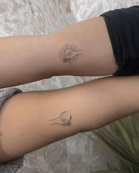 Fine line hands holding sun and moon tattoos for best Tattoo Sonne, Maching Tattoos, Best Couple Tattoos, Matching Friend Tattoos, Small Matching Tattoos, Bestie Tattoo, Sun Tattoos, Classy Tattoos, Hands Holding