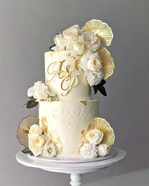 Engagement Cake Designs Classy, Two Tier Cake Designs, Tall Cake Designs, Nikkah Cake, 25th Anniversary Cake, Autumn Wedding Cakes, 25 Anniversary Cake, White And Gold Wedding Cake, Anniversary Cake Designs