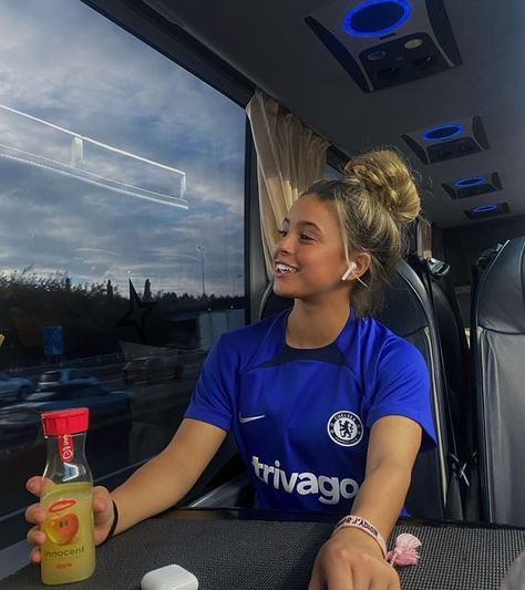 Ria Bosé Chelsea, Chelsea Fan Aesthetic, Women Soccer Players, Football Girl, Chelsea Football Shirt, Chelsea Shirt, Chelsea Team, Female Football Player, Girls Football