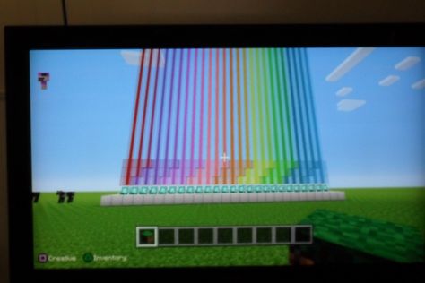 Rainbow Beacon Minecraft, Beacon Minecraft, Minecraft Plans, Funny Parrots, Minecraft Building, Minecraft Ideas, Minecraft Designs, Building Ideas, Glass Blocks