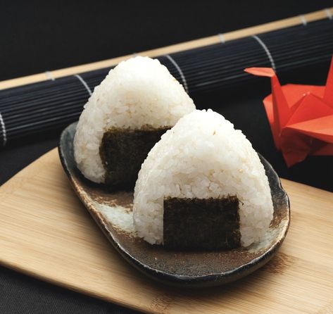 Triangle Rice Ball, Rice Triangles Onigiri, Rice Triangles, Japanese Rice Balls, Onigiri Recipe, Hand Food, Japanese Menu, Quick Breakfast Recipes, Japanese Rice