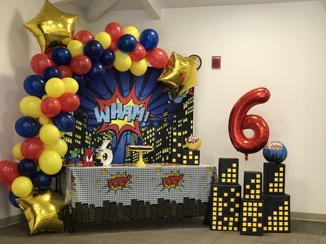 Super Hero party ideas! Super Hero party cake table backdrop with balloon garland  Hero city buildings #superheroes #heroes #superheroe ,  balloons  #one #firstbirthday #firstbirthdayideas #fiestastematicas #ideasparafiestas Plan Birthday Party, Backdrop With Balloon Garland, Super Hero Party Ideas, Avengers Birthday Party Decorations, Hero Party Ideas, Super Hero Cake, Superman Birthday Party, Cake Table Backdrop, Spiderman Birthday Party Decorations