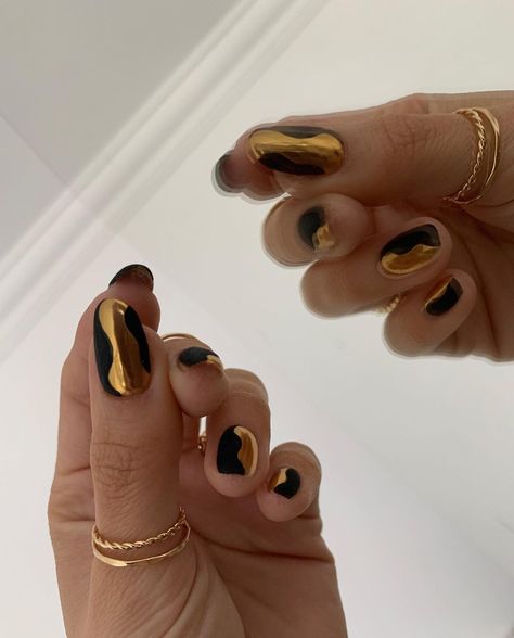 Nail Art For Black Skin, Nails Designs 2024, Black Gold Nails Designs, Gold Black Nails, Black And Gold Nail Art, Black And Gold Nail Designs, Gold And Black Nails, Nails Black And Gold, Nail Art Gold