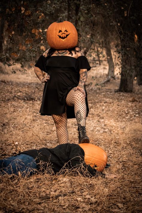 Punkin Head Pictures, Spooky Family Photo Shoot, Pumpkin Head Couple, Halloween Family Photos, Pumpkin Head Photoshoot Friends, Halloween Couple Photoshoot, Pumpkin Head Photoshoot, Haunted Wedding, Pumpkin Photography