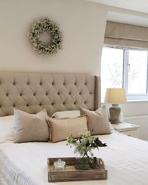 Head Border Bed Ideas, The White Company Bedroom, White Company Bedroom, Wreath Bedroom, Cream Divan Bed, White Company Bed, White Company Bedding, Bedroom Wreath, Bedroom Summer