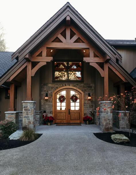 This home is so beautiful! Love the front door! @simpsondoorco Craftsman Home Exterior, Modern Front Doors, Lodge Style Home, Rustic Home Exterior, Timber Frame Porch, Double Door Entryway, Modern Mountain House, Mountain Home Exterior, Ranch House Exterior