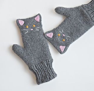 Knitting Gloves Pattern, Kitten Mittens, Embroidery Simple, Ravelry Knitting, Knitted Mittens, Loom Knitting Patterns, Wool Mittens, Crochet Mittens, Mittens Pattern