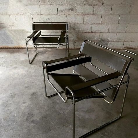 Original Knoll wasilly chairs in brown leather and Chrome marked with original tags 1975 in excellent condition. Wasilly Chair, Marcella Nyc, 1950 Chair, Vintage Leather Chair, Breuer Chair, Vintage Leather Chairs, Wassily Chair, Chrome Chair, Inspired Furniture