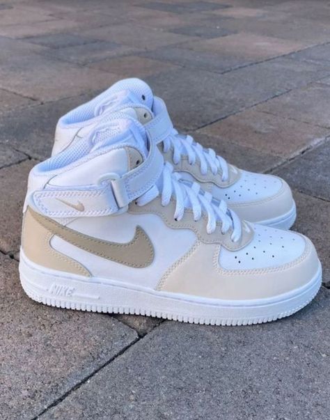 Casual Shoes Women Sneakers, Nike Shoes Women Fashion, Pretty Sneakers, Nike Fashion Shoes, Preppy Shoes, Pretty Shoes Sneakers, All Nike Shoes, Air Force 1 Custom, Shoes Outfit Fashion