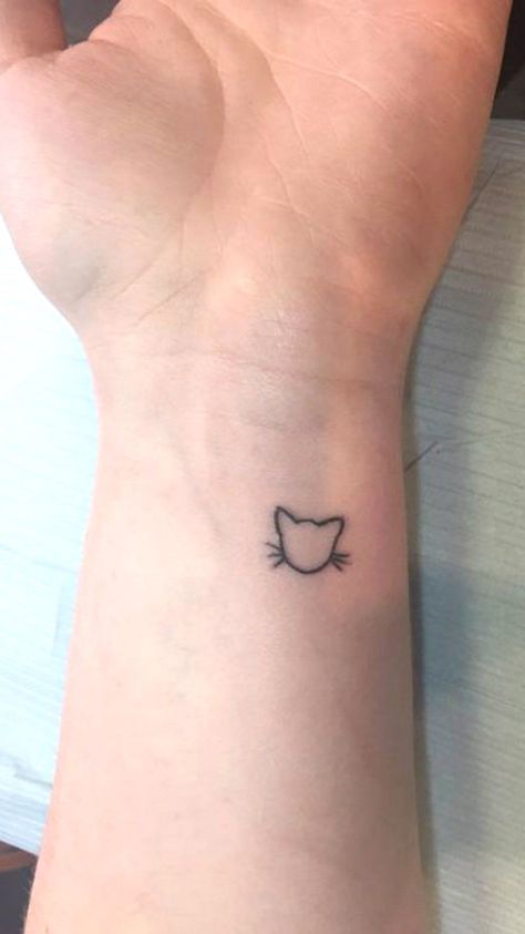 Small Cat Face Tattoo, Simple Kitty Tattoo, Small Cat Tattoo Ideas Simple, Cat Head Tattoo Simple, Cat Tattoo Wrist, Orange Cat Tattoo Simple, Tattoo Ideas Female Cat, Cat Face Tattoo Simple, Small Tattoo Cat