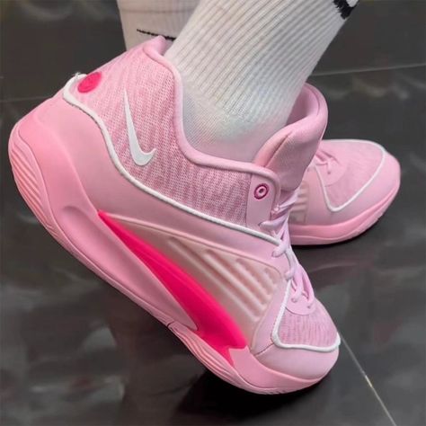 Nike KD 16 “Aunt Pearl” / First Look - Sneakers - EUKICKS Kd Aunt Pearl, Kd 16 Shoes, Kd 16 Aunt Pearl, Hot Pink Basketball Shoes, Pink Nike Basketball Shoes, Hoop Shoes, Kd 16, Pink Volleyball Shoes, Basketball Shoes Women's