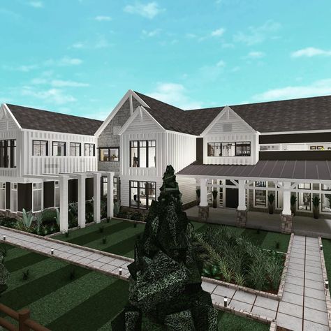 Farmhouse Mansion Exterior, Bloxburg House Modern, Realistic Bloxburg House Exterior, Mansion Images, Bloxburg Suburban, Suburban Mansion, Farmhouse Mansion, Build Bloxburg, Modern Farmhouse Layout