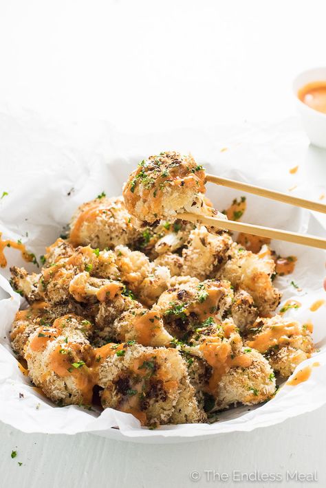 Bang Bang Cauliflower, Vegan Cauliflower, Famous Recipe, Vegan Appetizers, Healthy Appetizers, Cauliflower Recipes, Dish Recipes, Bang Bang, Sweet And Spicy