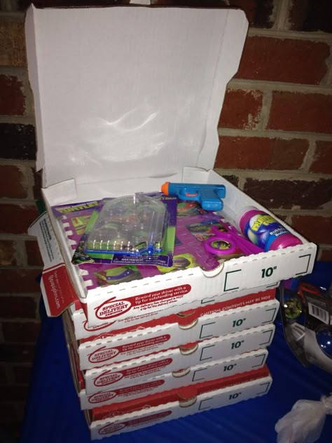 Goody pizza boxes instead bags ... For a ninja turtle birthday party! Tmnt Goodie Bags, Ninja Turtle Pizza Box Favors, Nina Turtle Birthday Party, Ninja Turtle Gift Ideas, Ninja Turtle Pizza Party, Teenage Mutant Ninja Turtle Party Decorations, Ninja Turtles Birthday Party Favors, Ninja Turtle Girl Birthday Party, Ninja Turtles Birthday Party Decorations