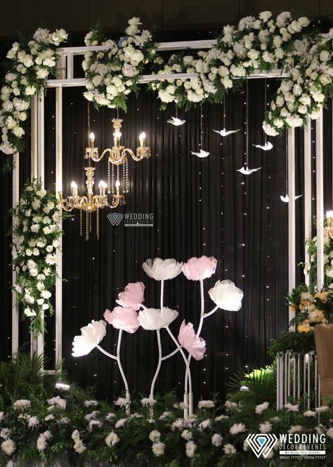 Indian 25th Anniversary Ideas, Black And White Sangeet Decor, Selfie Booth Ideas Wedding, Selfie Point Decoration Wedding, Black And White Wedding Backdrop, Aura Cafe, Debut Backdrop, Photobooth Decor, Selfie Point