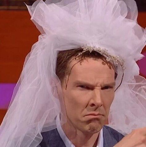 Benedict Cumberbatch Khan, Benedict Cumberbatch Meme, Benedict Cumberbatch Funny, Lara Pulver, Surprise Face, Amanda Abbington, Hot British Men, Marvel Cast, Good Omens Book