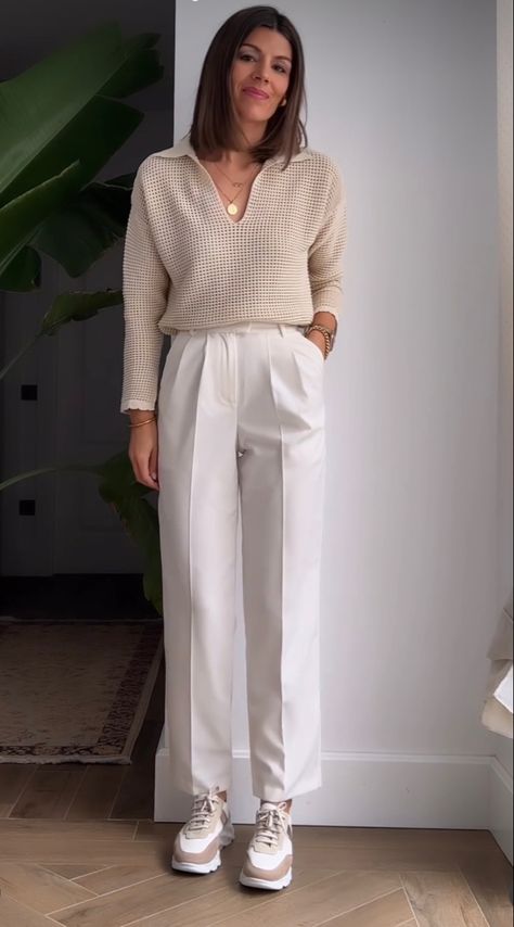 Cream Suit Pants Outfit, How To Style Cream Trousers, White Tshirt Under Sweater Outfit, Cream Trousers Outfit Winter, Tailored Cream Trousers, Trouser And Sneakers Outfit Women, Cream Sneakers Outfit, Light Beige Pants Outfit, Cream Trouser Outfit Women