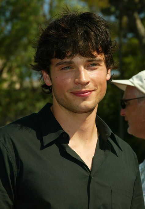 Tom Welling Young Clark Kent, Tom Welling Aesthetic, Young Tom Welling, Clark Smallville, Smallville Clark Kent, Superman Actors, Tom Welling Smallville, Tom Clark, Tom Welling