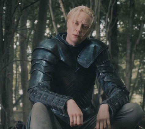 Model Off Duty Style 90s, Gwendolyn Christie, Purple Galaxy Wallpaper, Jaime And Brienne, Gwendoline Christie, Brienne Of Tarth, H Words, Hot Pockets, Female Knight