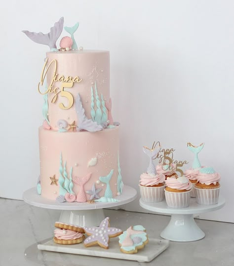 Under The Sea Mermaid Cake, Oneder The Sea Birthday Cake, Oneder The Sea 1st Birthday Cake, Under The Sea Birthday Party Cake, 2 Tier Mermaid Cake, Simple Mermaid Birthday Cake, Mermaid Birthday Table, Under The Sea Birthday Party Decorations, Under The Sea Theme Cake