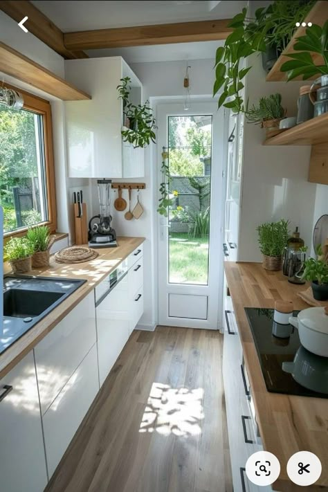 Kitchen At The Back Of The House, Kitchen With Two Windows, Small Kitchen Seating Ideas, Kitchen On One Wall, Cozy House Kitchen, Kitchen Small Ideas, Little Kitchen Ideas, Small Cozy Kitchen, Modern Japanese Kitchen