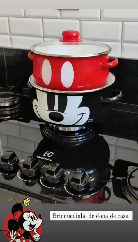 Cozinha Do Mickey Mouse, Mickey Mouse Bedding, Inflatable Cooler, Disney Characters Christmas, Disney Kitchen Decor, Mickey Kitchen, Cartoon Kitchen, Mickey Mouse Kitchen, Casa Disney