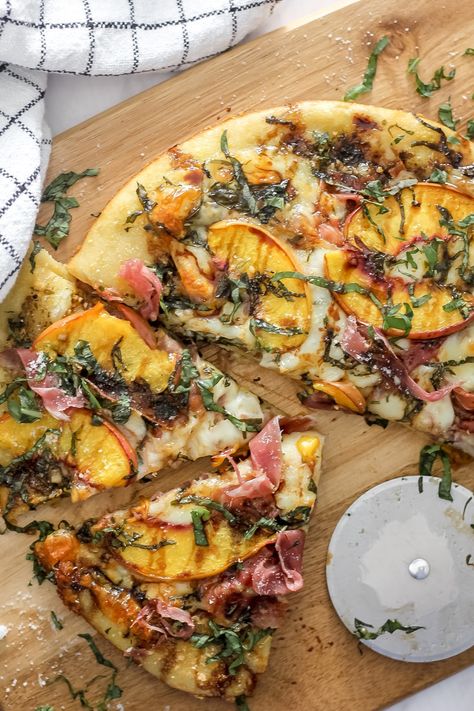 Summer Peach and Prosciutto Pizza with Balsamic Glaze Drizzle Pizza With Balsamic Glaze, Peach Goat Cheese, Prosciutto Pizza Recipes, Goat Cheese And Prosciutto, Prosciutto Flatbread, Peach Prosciutto, Drizzle Recipe, Prosciutto Pizza, Pizza Recipes Homemade