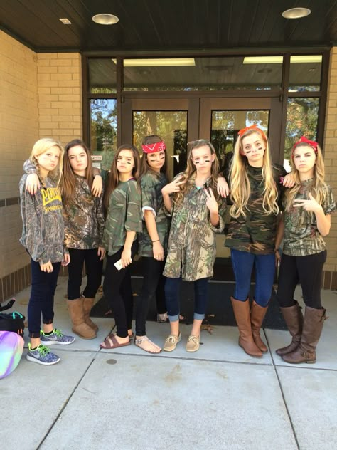 HOCO WEEK 2014: Monday camo day #squad (in the one in the huge button down) Camo Spirit Day, Camo Outfits Spirit Week, Camo Spirit Day Outfit, Hoco Dress Up Days Ideas, Spirit Week Themes, Football Game Outfit Highschool, Batman Ideas, Spirit Day Ideas, School Spirit Week