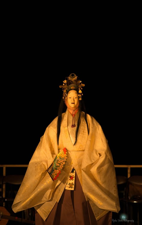 Noh Noh Costume, Kabuki Theatre, Noh Theatre, Noh Mask, Japanese Costume, Ancient Japan, Japanese Mask, Japanese Horror, Japanese Folklore