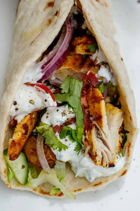 A quick recipe for homemade shawarma with grilled chicken. Homemade Chicken Wraps Recipe, Shwarma Chicken Pitas, Chicken Swarma Ideas, Chicken Shawarma Meal Prep, Easy Swarma Chicken Recipe, Rotisserie Chicken Shawarma, Schwarma Chicken Bowls, Chicken Schwarma Wrap, Chicken Thigh Wraps