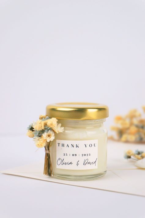 Candle Giveaway, Diy Candles Homemade, Wedding Giveaways, Cute Gifts For Her, Candle Aesthetic, Gifts For Fiance, Christmas Gifts For Girlfriend, Candle Business, Cute Christmas Gifts